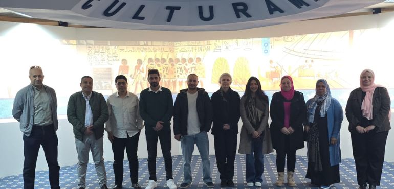 زيارة للمركز: وفد من فريق الرقمنة بالجامعة الأمريك